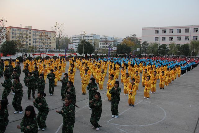 项城中专2012年秋季新生武术操比赛圆满成功