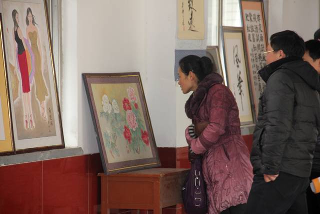 学校举行2012年“庆元旦 迎新春”书画作品展