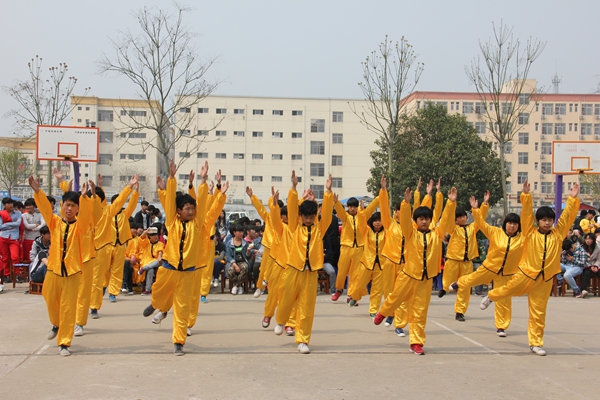 项城中专2014年课间操比赛报道