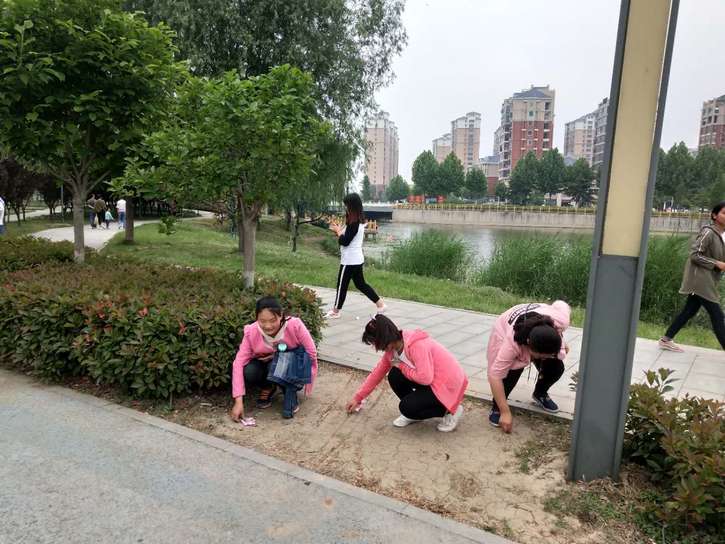 项城中专“学雷锋活动月”系列活动报道九