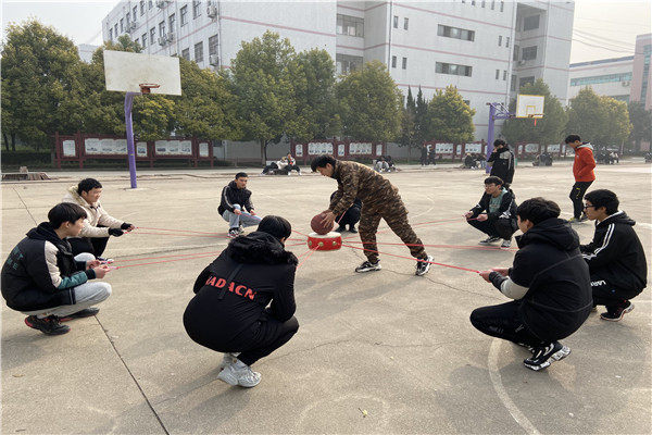 拓展提升素质，凝聚放飞梦想——机电专业部学生素质拓展课报道