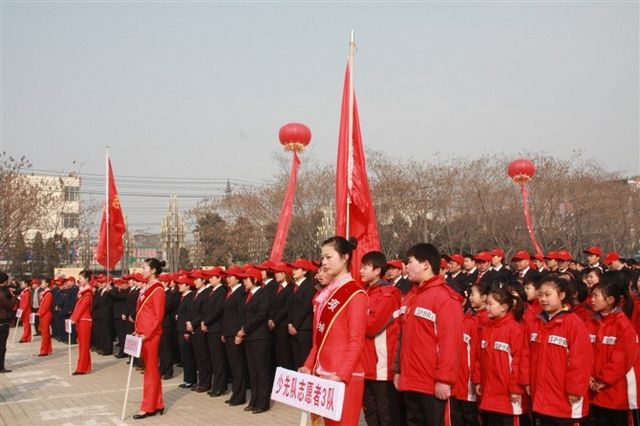 雄壮威武国旗护卫队　飒爽英姿校园礼仪队