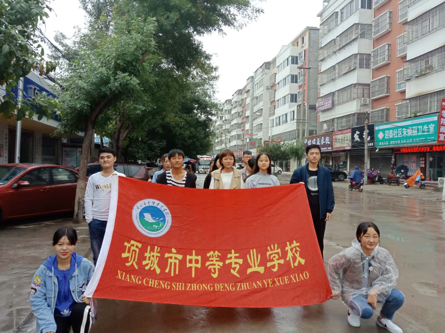 我校青年志愿者参加我市纪念“九一八”人防民防志愿宣传活动