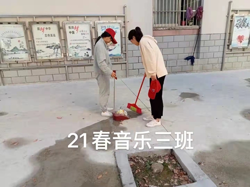 我为创卫做贡献，我为班级做代言                  ---------记项城中专“小红帽”志愿者行动