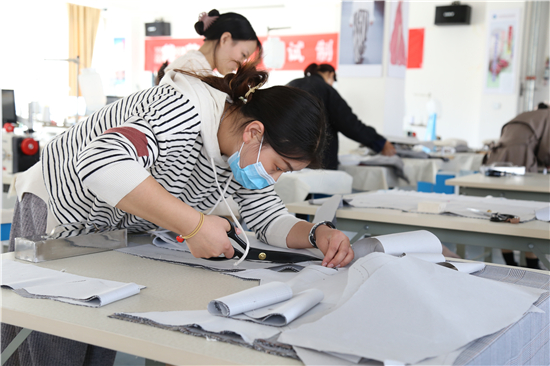 中职学子秀技能  大赛场上竞风流 —2020年河南省中职技能大赛服装设计与工艺赛场