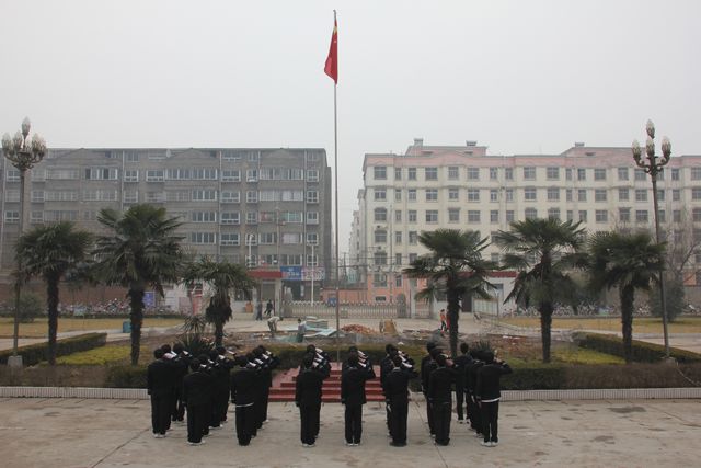 雄壮威武国旗护卫队　飒爽英姿校园礼仪队