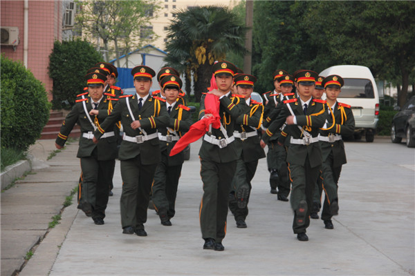 项城中专升旗仪式报道