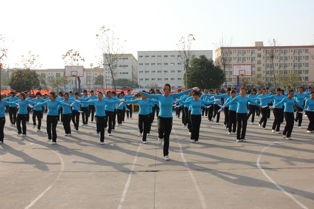 项城中专2012年秋季新生武术操比赛决赛报道